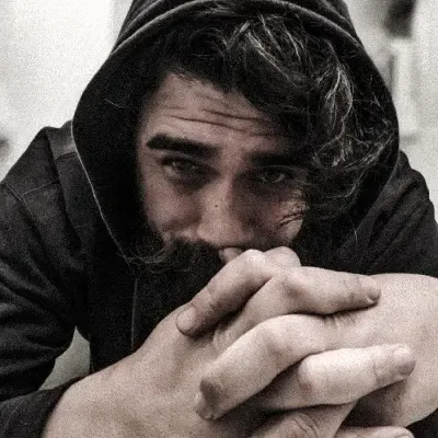 Retrato en blanco y negro de Amti