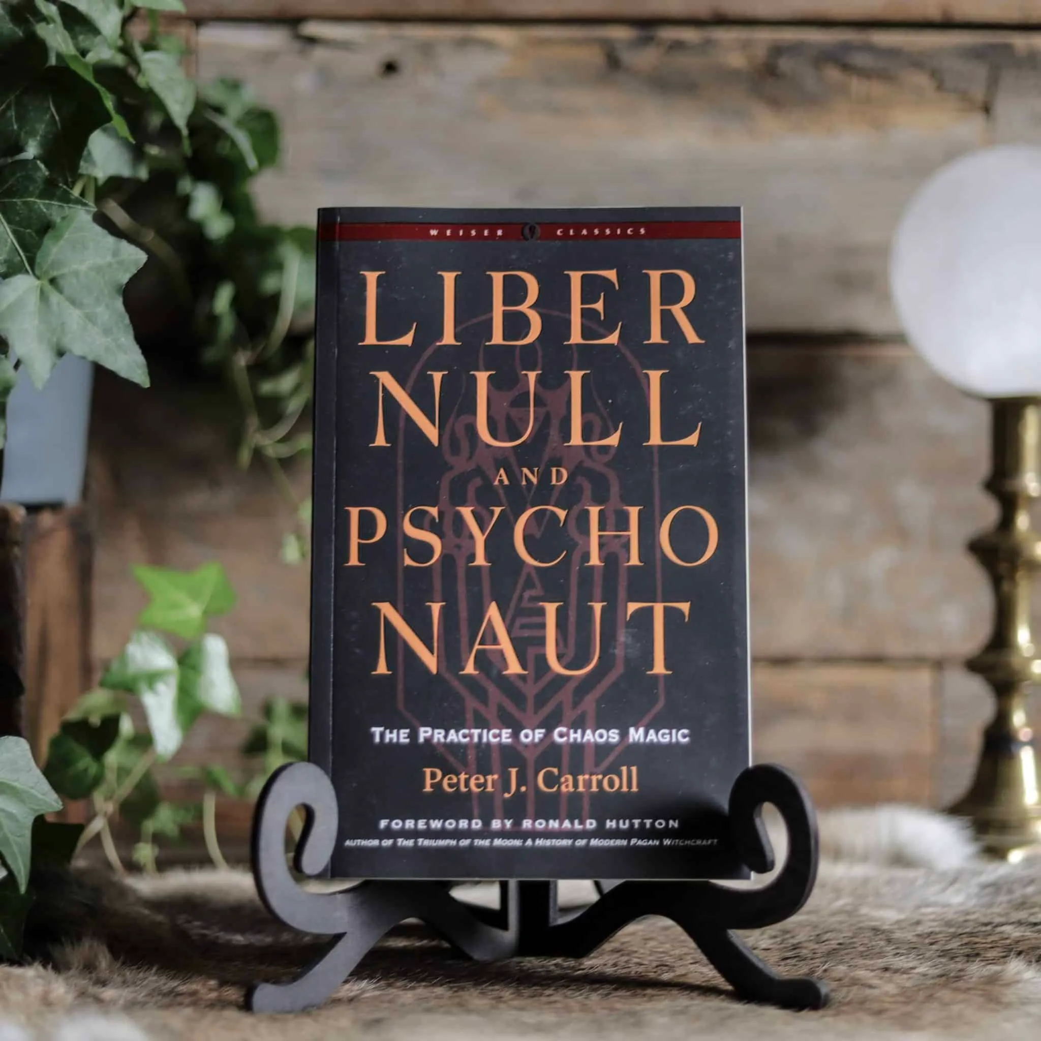 Una guía esencial al Liber Null: La piedra fundacional de la Magia del Caos