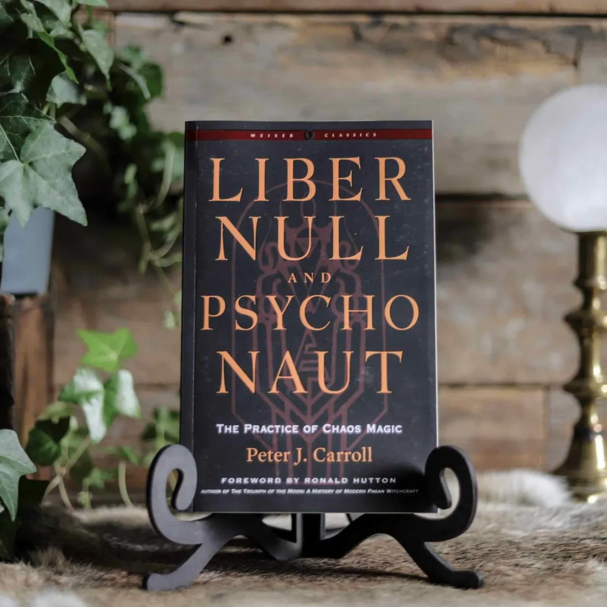 Una guía esencial al Liber Null: La piedra fundacional de la Magia del Caos